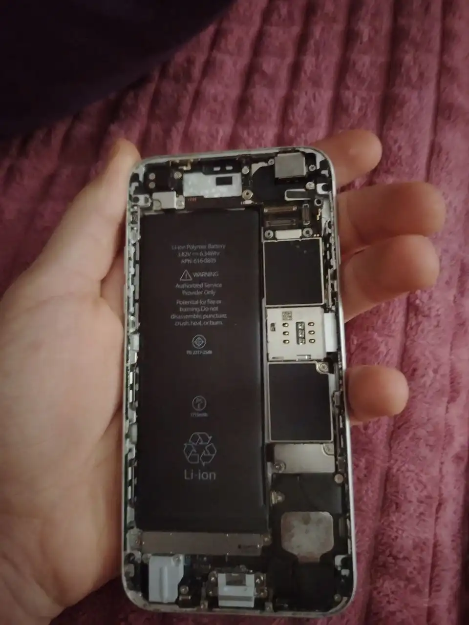 Apple iPhone с неработающим экраном