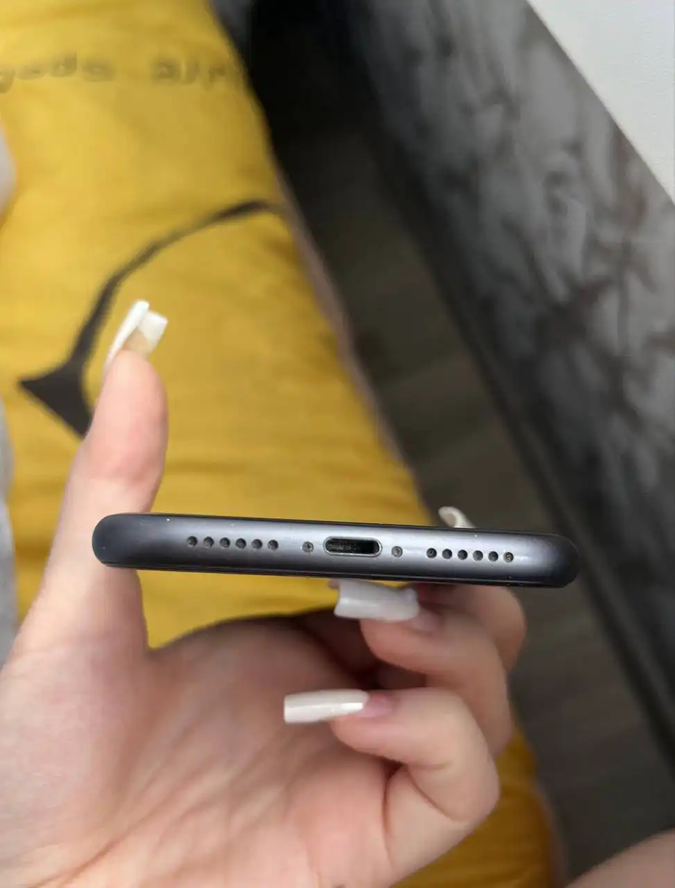 Продам айфон 11 с повреждениями