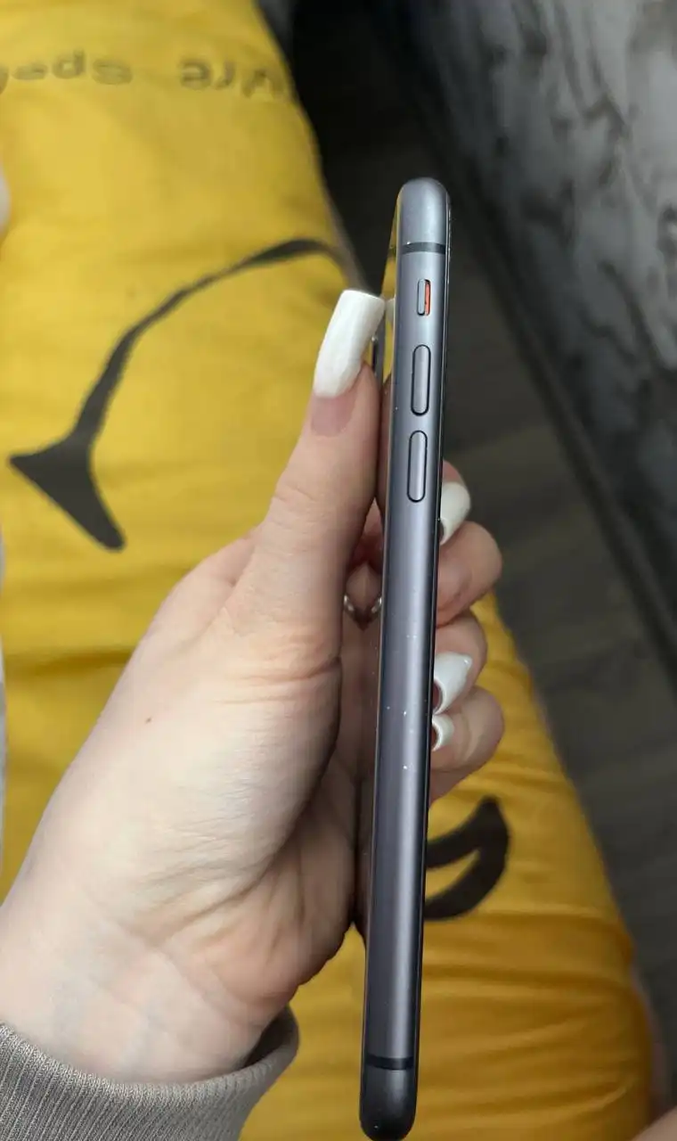 Продам айфон 11 с повреждениями