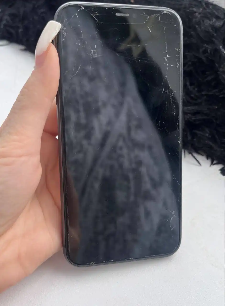 Продам айфон 11 с повреждениями