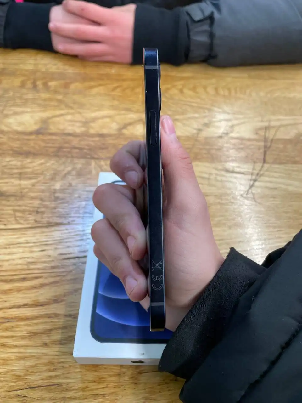 Продам iPhone 12 128 ГБ с АКБ 97%