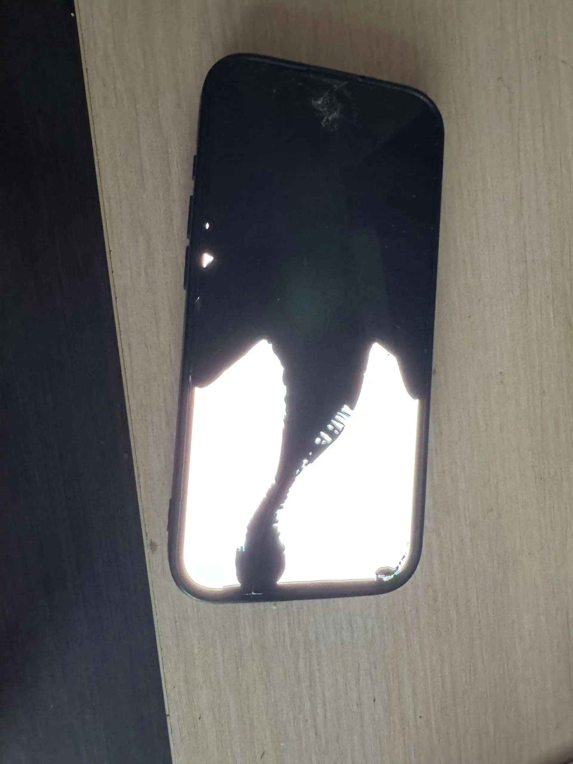 Продам iPhone 15 Pro 128 ГБ с повреждениями - Смартфоны и телефоны (Электроника) в Саранск