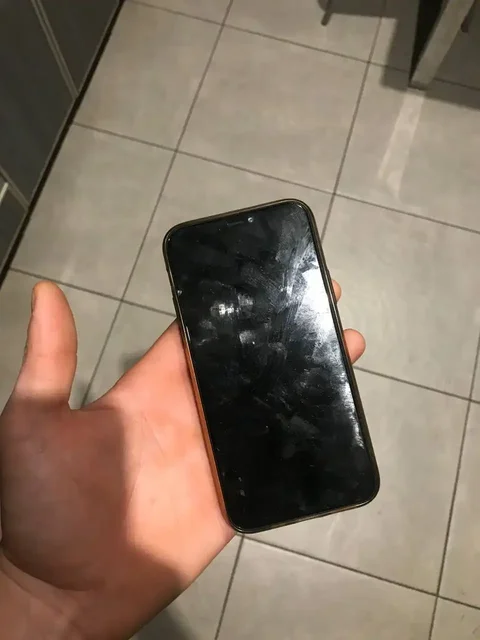 Apple iPhone 11 с неработающим экраном - Компьютеры и комплектующие в Саранск