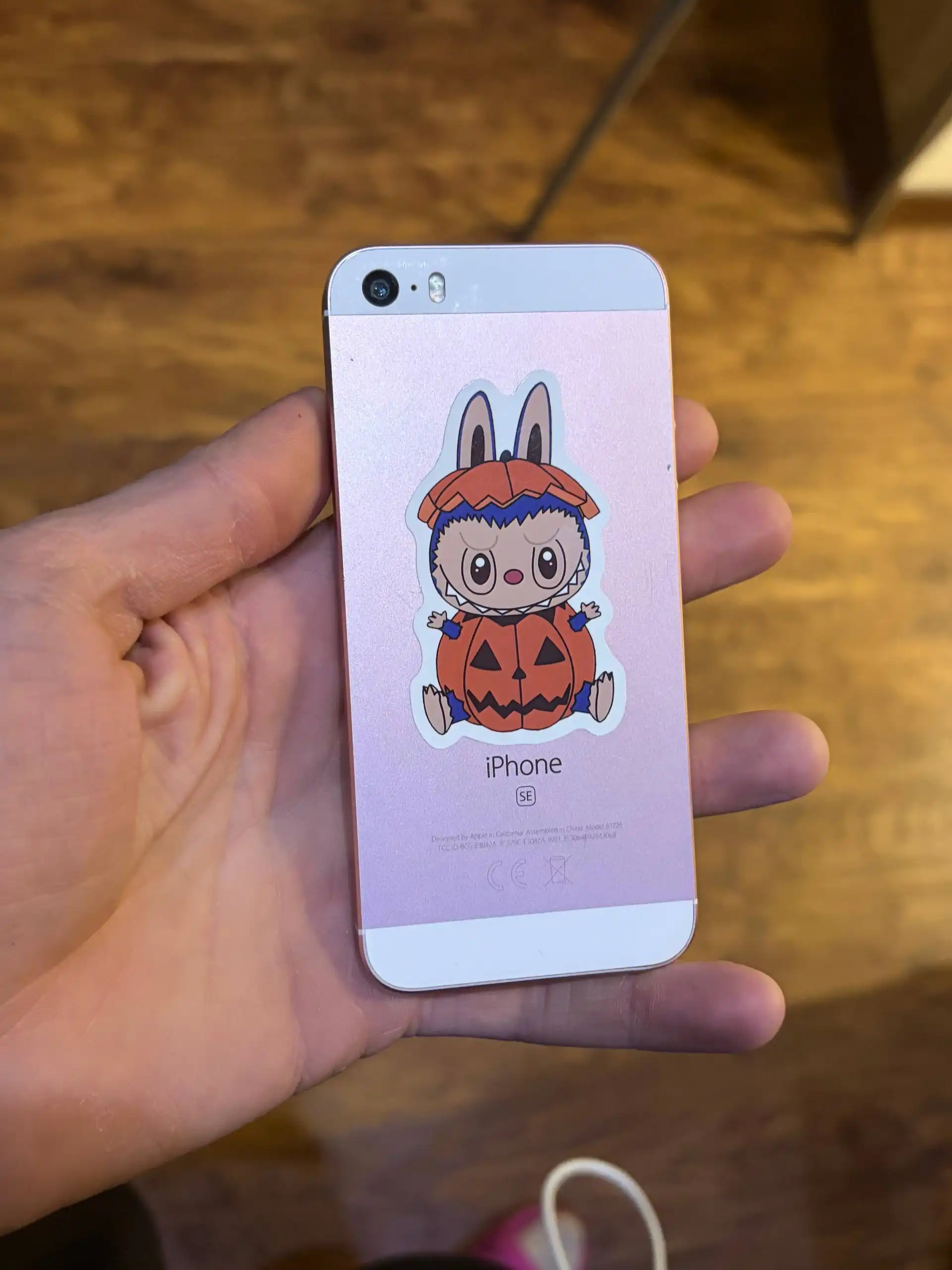 Продажа iPhone SE и iPhone XR - Смартфоны (Электроника) в Саранск