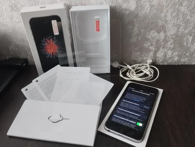 Продам iPhone SE 2016 32 ГБ серебристый - Смартфоны в Саранск