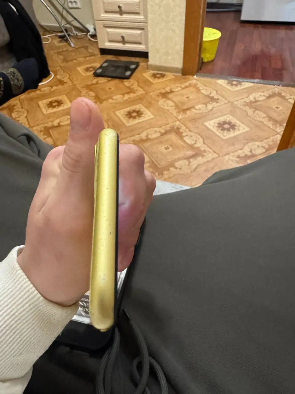 Продам АКБ 11 на 64 с зарядником - Телефоны и смартфоны (Электроника) в Саранск