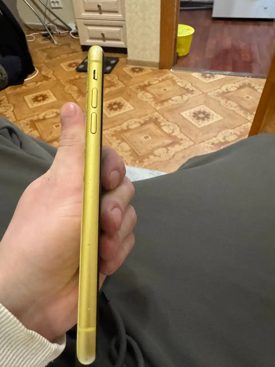 Продам АКБ 11 на 64 с зарядником - Телефоны и смартфоны (Электроника) в Саранск