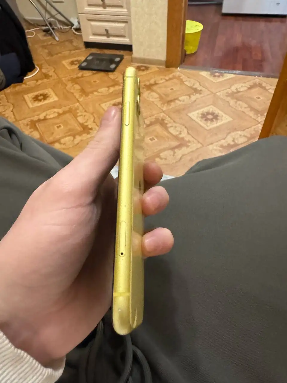 Продам АКБ 11 на 64 с зарядником - Телефоны и смартфоны (Электроника) в Саранск