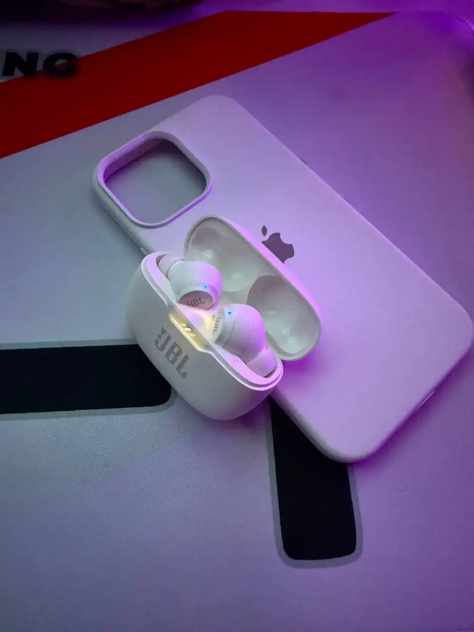 Продам чехол на iPhone 13 Pro Max и наушники - Аксессуары для телефонов (Электроника) в Саранск