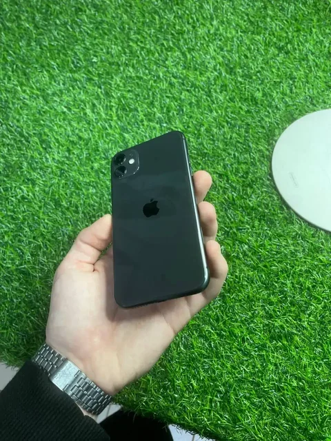 Продажа iPhone 11 128GB с замененным дисплеем - Электроника в Саранск