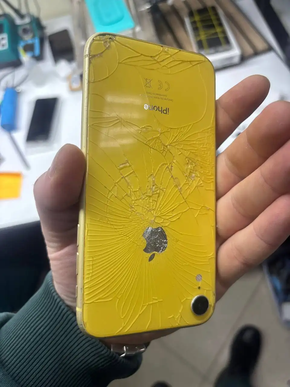 iPhone Xr на запчасти или под ремонт - Смартфоны и телефоны (Электроника) в Саранск