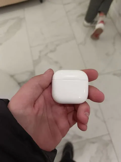 Продам оригинальные наушники Apple - Мониторы в Саранск