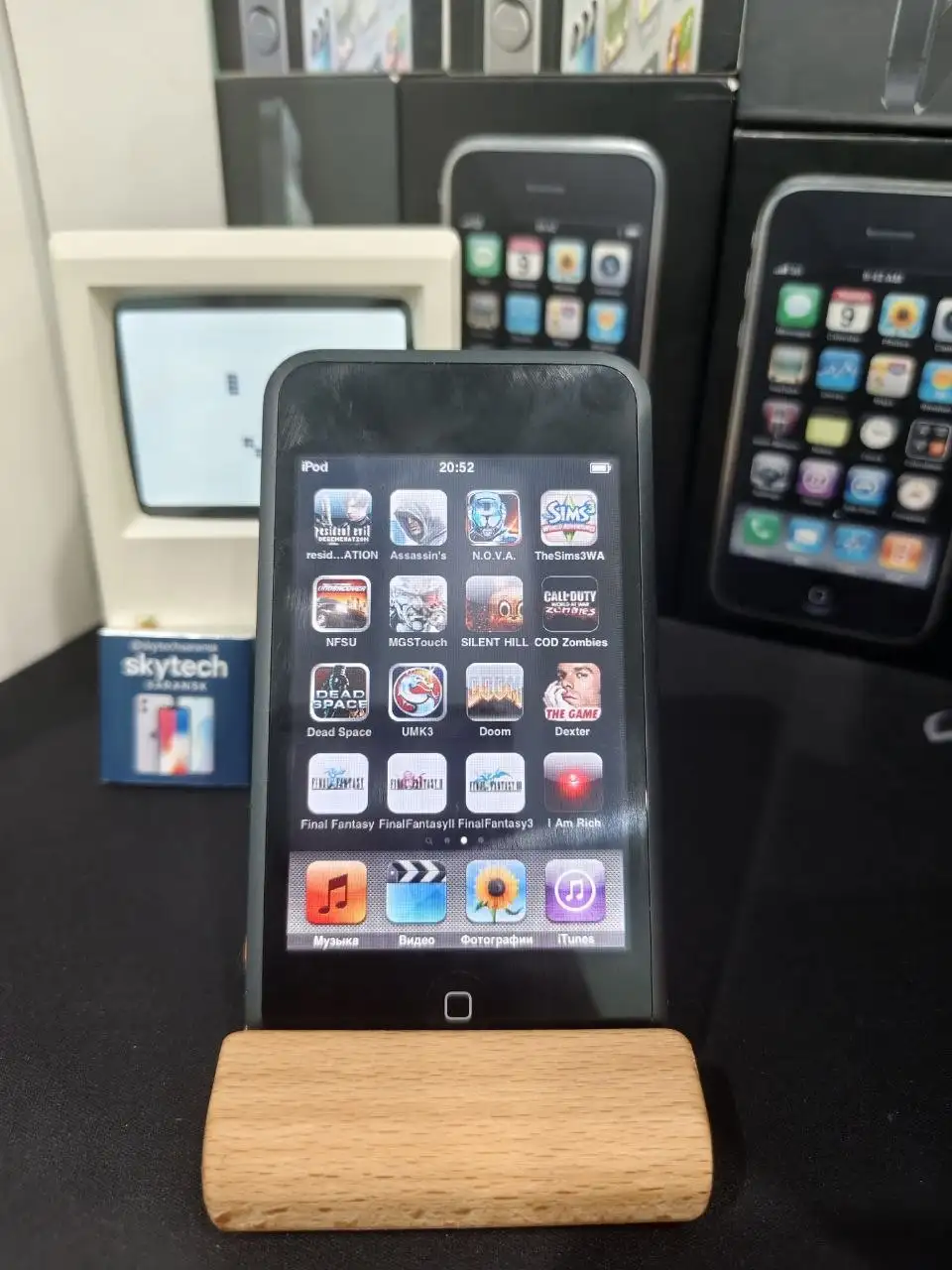 IPod touch 1 8GB 2007 года - Аудиотехника (Электроника) в Саранск