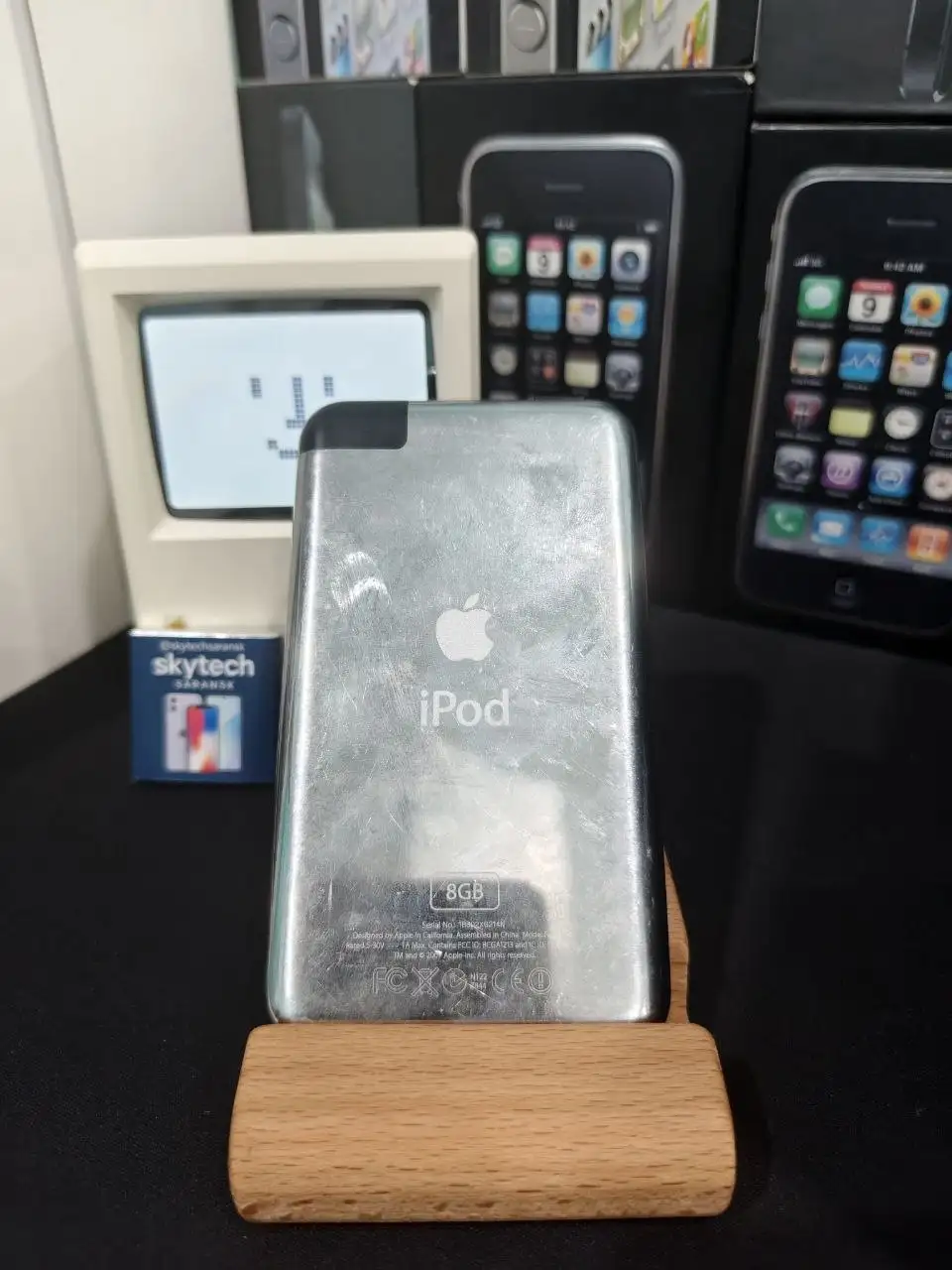 IPod touch 1 8GB 2007 года - Аудиотехника (Электроника) в Саранск