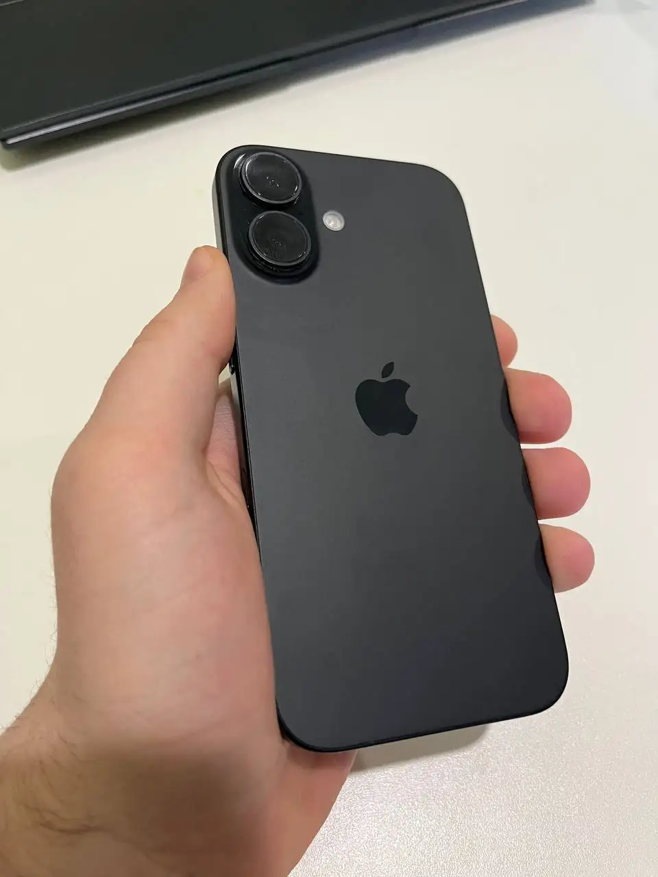 iPhone 16 128 ГБ в отличном состоянии с чехом и защитным стеклом - Смартфоны и телефоны (Электроника) в Саранск