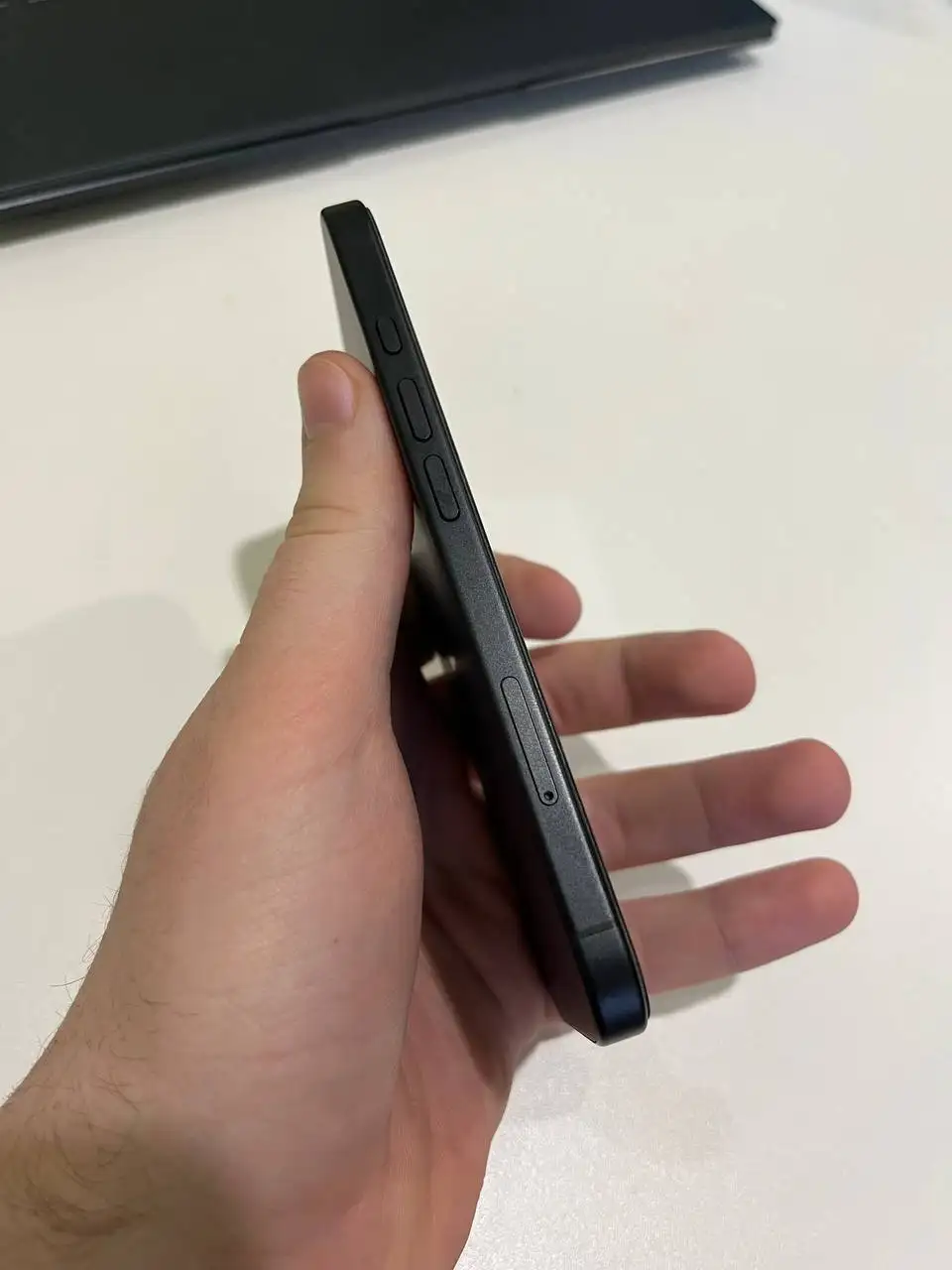 iPhone 16 128 ГБ в отличном состоянии с чехом и защитным стеклом - Смартфоны и телефоны (Электроника) в Саранск