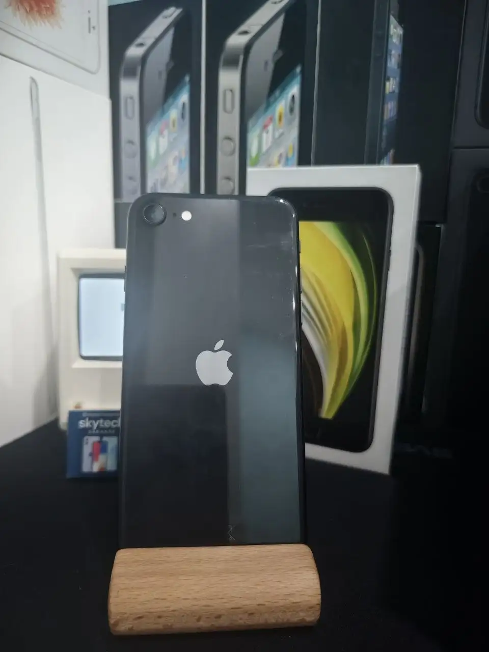 iPhone SE 2020 64GB в хорошем состоянии - Смартфоны (Электроника) в Саранск