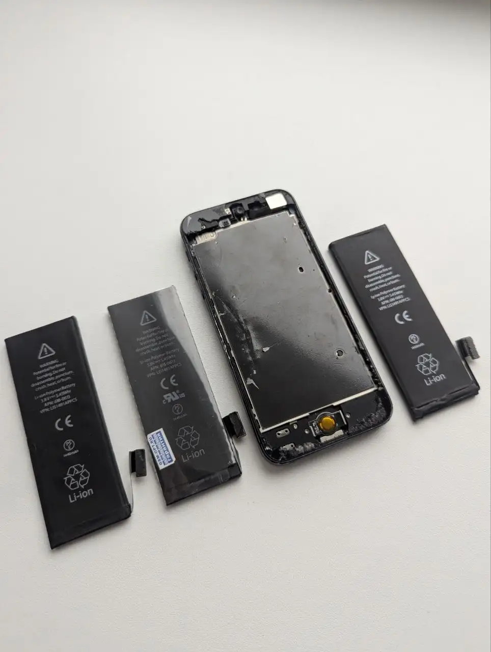 Продам iPhone 7, iPhone 5 и комплектующие - Смартфоны (Электроника) в Саранск