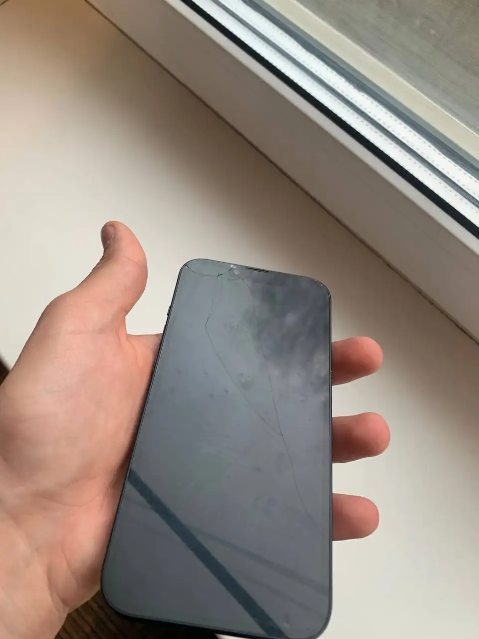Продается айфон 13 с трещиной на дисплее - Смартфоны (Электроника) в Саранск