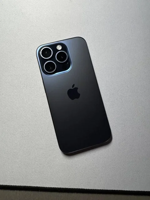 Продам iPhone 15 Pro 256gb с заменой АКБ и экрана - Умные часы и браслеты в Саранск