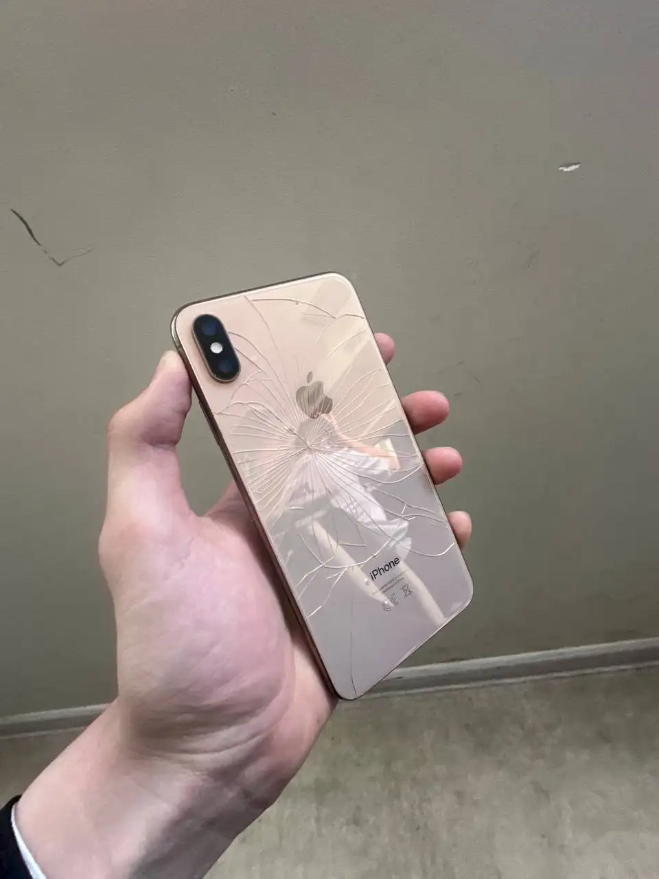 iPhone XS Max 256GB (АКБ 80), разбита крышка, не работает фронталка - Электроника в Саранск