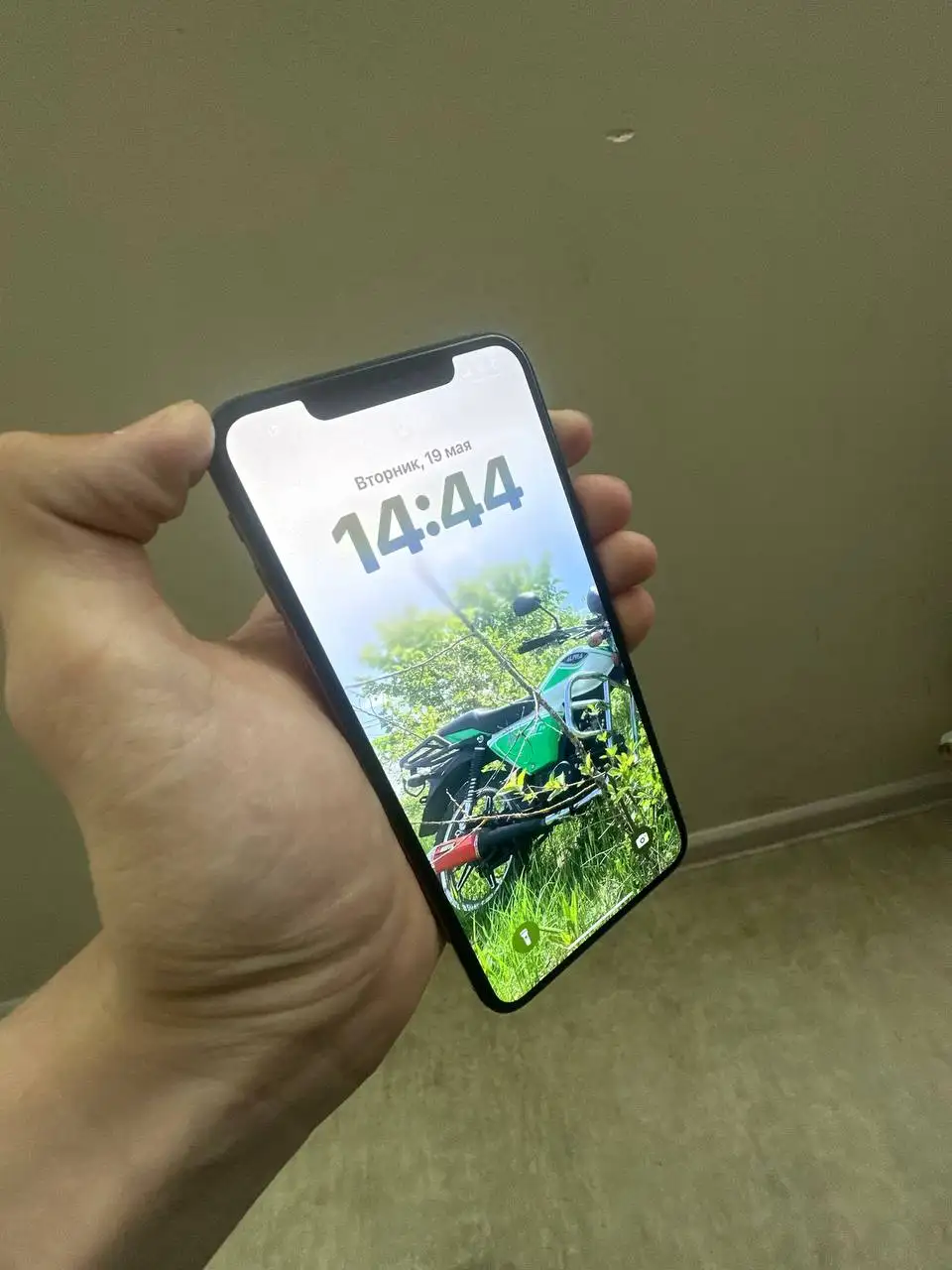 iPhone XS Max 256GB (АКБ 80), разбита крышка, не работает фронталка - Электроника в Саранск