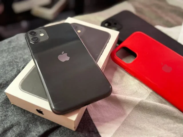 iPhone 11 128GB - Зарядные устройства и аккумуляторы в Саранск