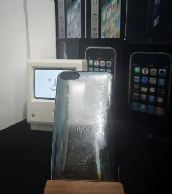 iPod touch 2 8ГБ Mp3 плеер - Зарядные устройства и аккумуляторы в Саранск
