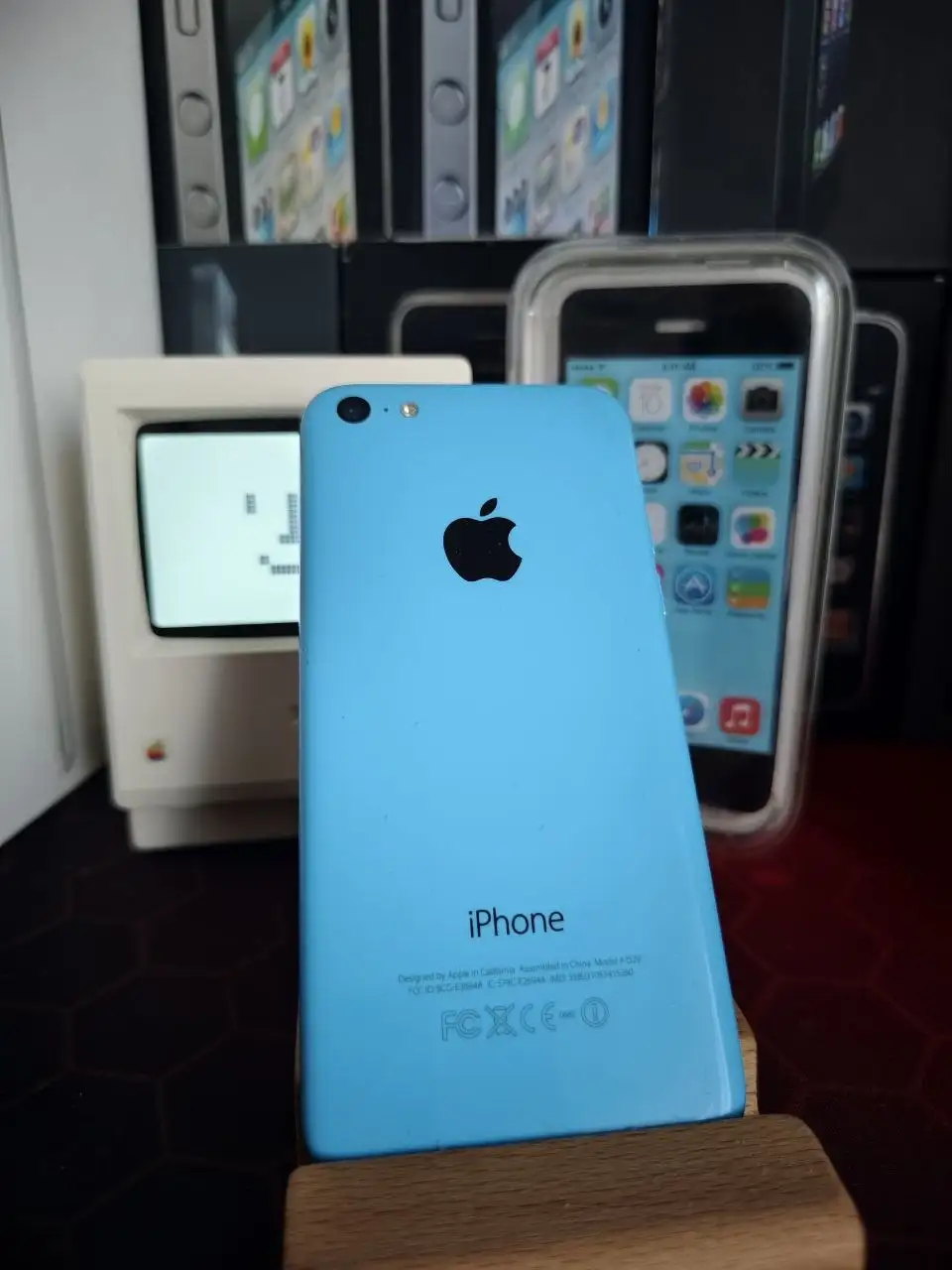 iPhone 5c 16Gb подарками - Мобильные телефоны и аксессуары (Электроника) в Саранск
