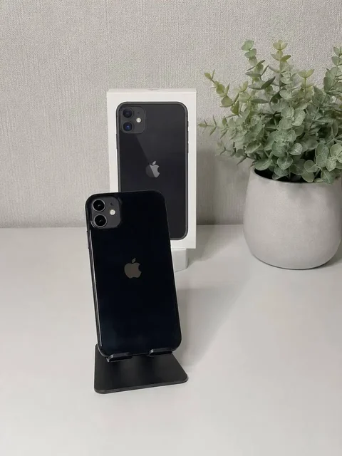 Продам iPhone 11 с аксессуарами - Электроника в Саранск