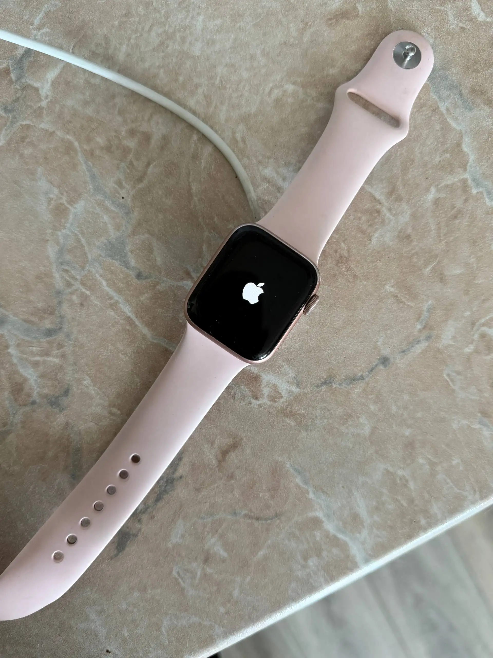 Apple Watch SE Rose Gold - Умные часы (Электроника) в Саранск