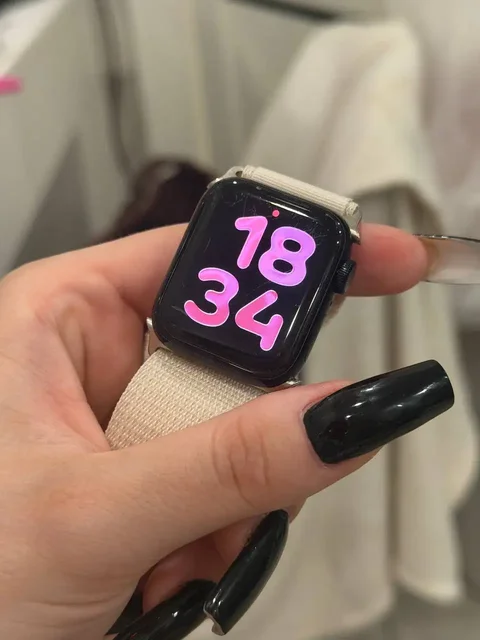 Apple Watch SE 2 с царапинами - Умные часы в Саранск