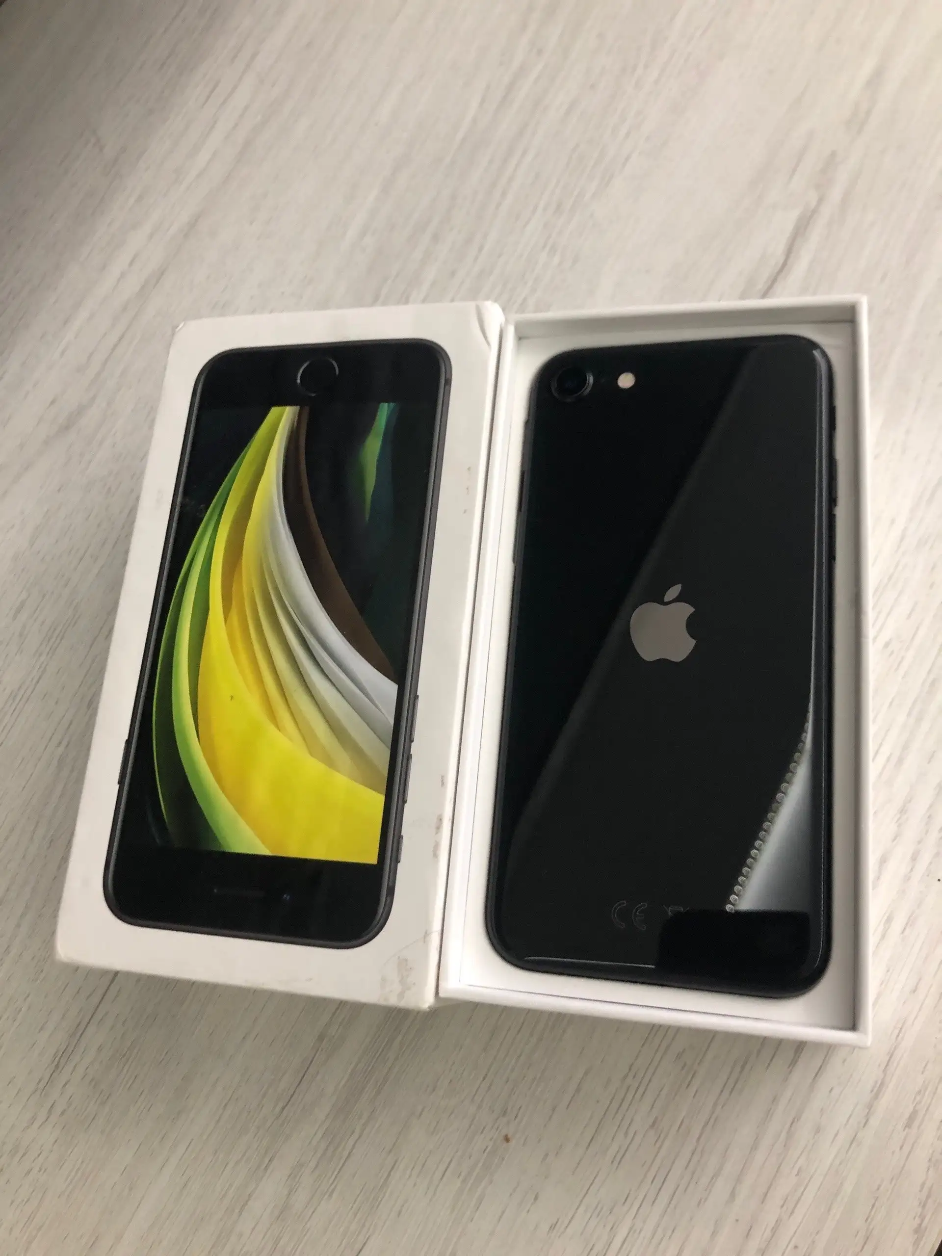 Продам iPhone SE 2020 64GB - Смартфоны (Электроника) в Саранск