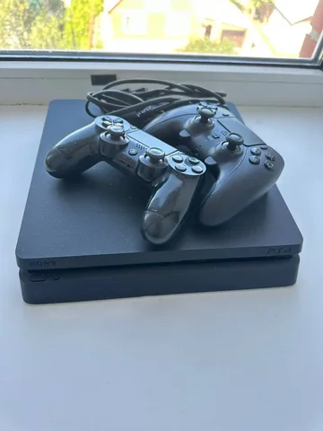 Продам PS4 Slim 500GB с джойстиками и подписками - Компьютеры и комплектующие в Саранск