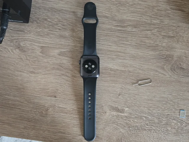 Apple Watch 38mm, царапины, в комплекте коробка и зарядник - Электроника в Саранск