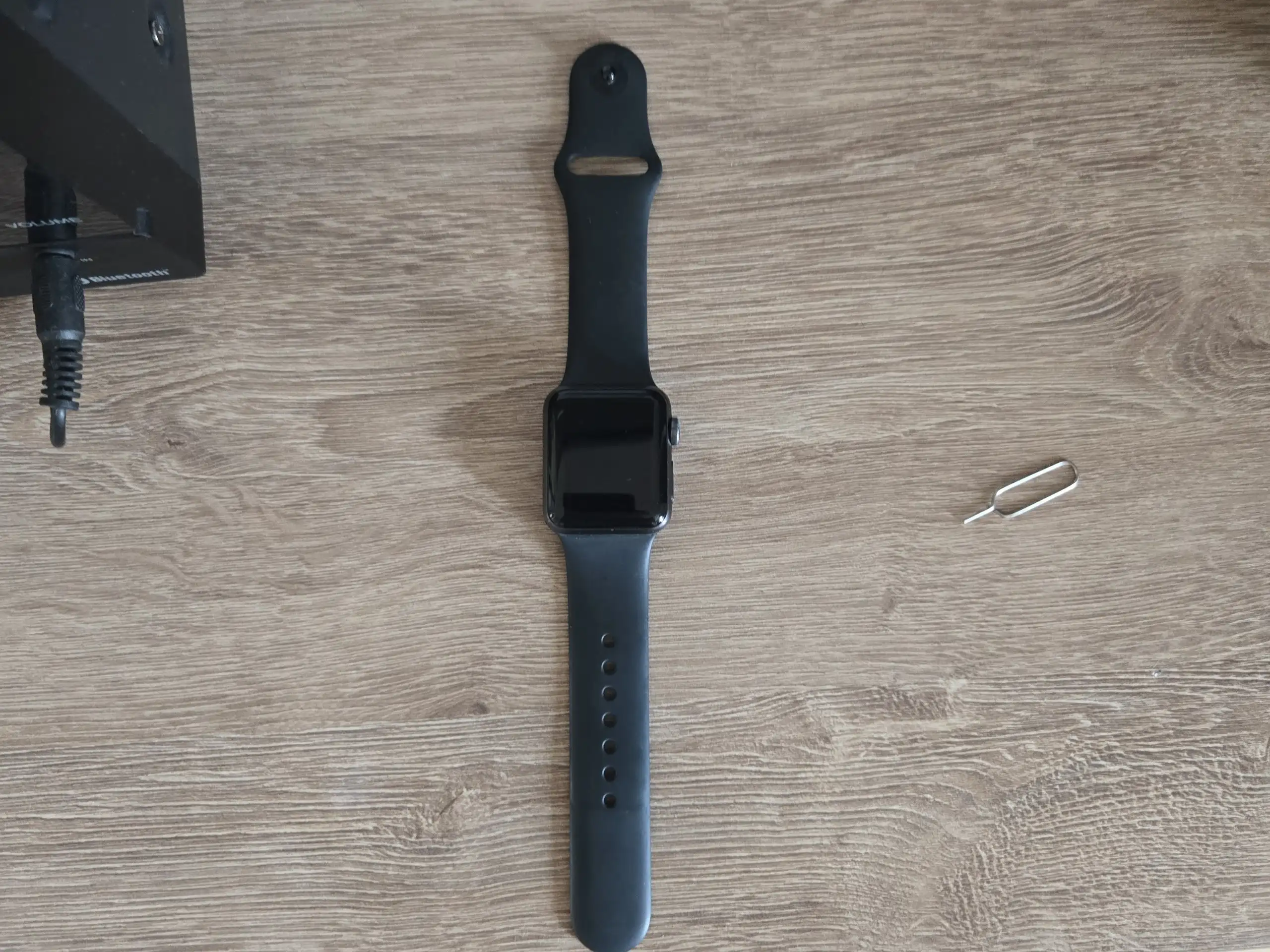 Apple Watch 38mm, царапины, в комплекте коробка и зарядник - Гаджеты и аксессуары (Электроника) в Саранск
