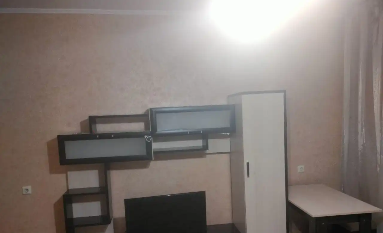 Сдается однокомнатная квартира в центре Взлетки