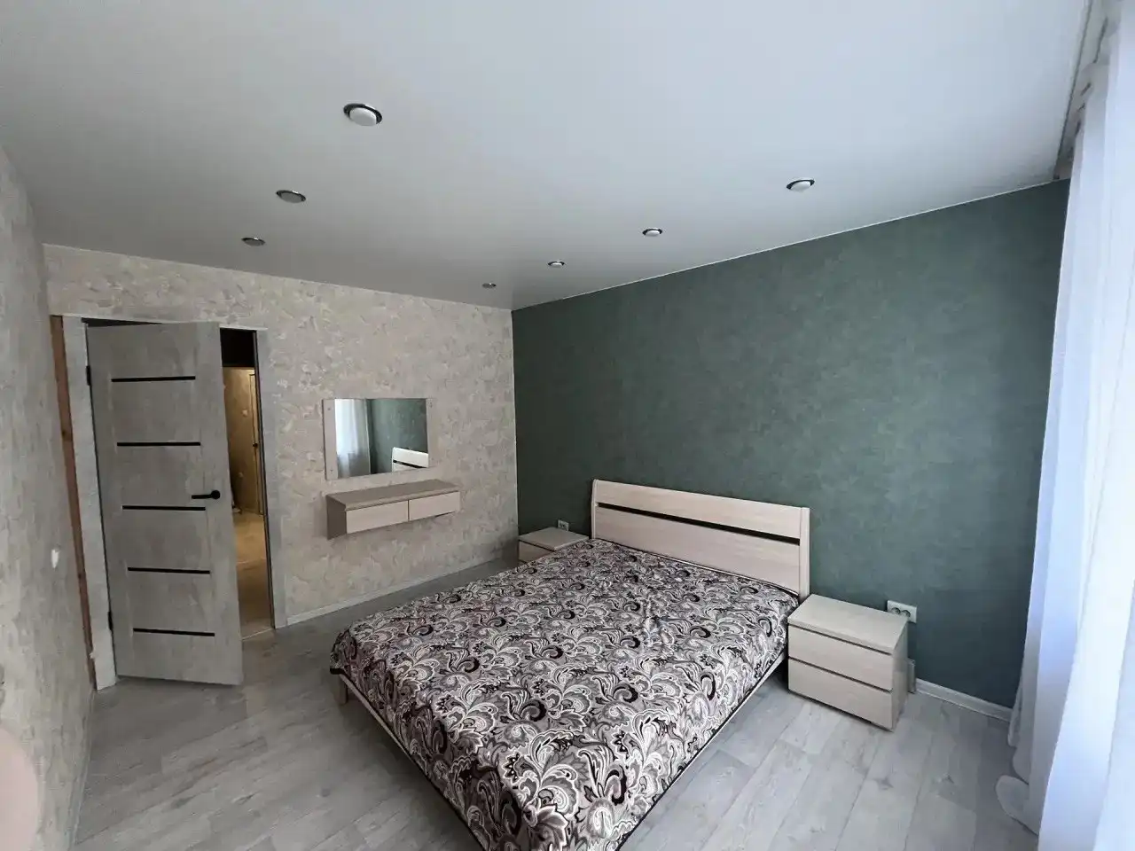 Аренда трехкомнатной квартиры в Свердловском районе