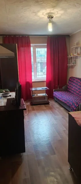 Сдам гостинку 16 кв. в Октябрьском районе - Дома в Красноярск