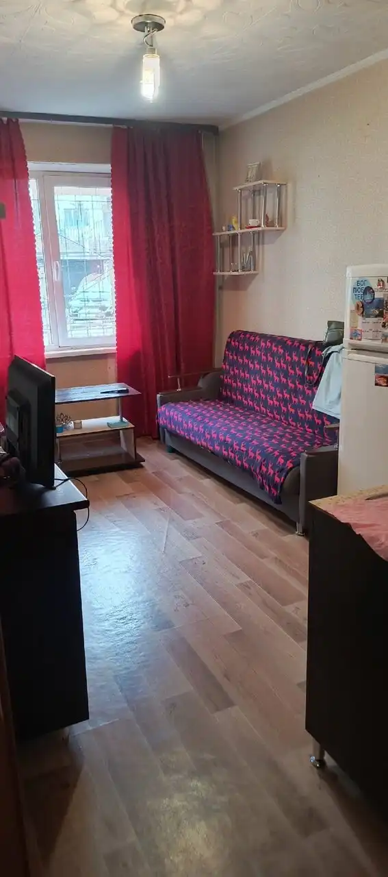 Сдам гостинку 16 кв. в Октябрьском районе - Аренда квартир (Недвижимость) в Красноярск