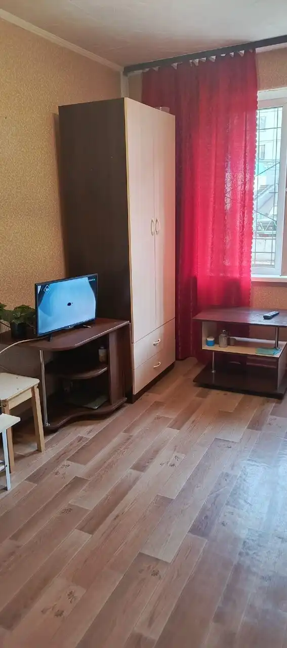 Сдам гостинку 16 кв. в Октябрьском районе - Аренда квартир (Недвижимость) в Красноярск