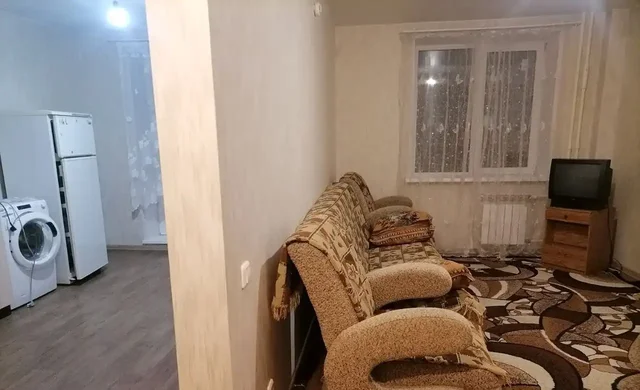 Сдается однокомнатная квартира в Октябрьском районе - Дома в Красноярск