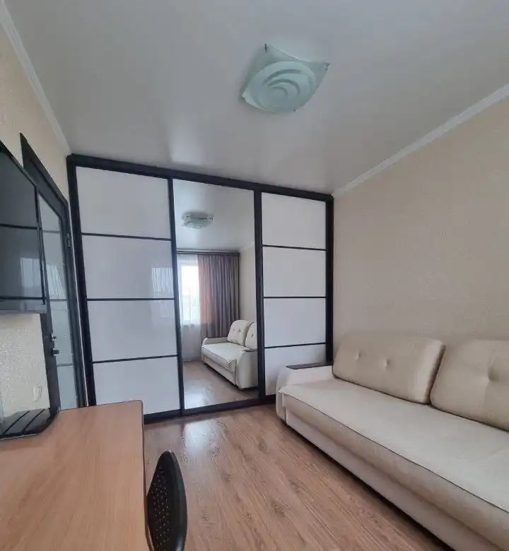 Сдается двухкомнатная квартира на улице Молокова - Аренда квартир (Недвижимость) в Красноярск