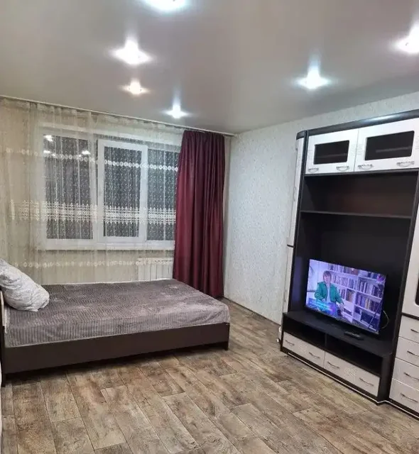 Сдается однокомнатная квартира в районе Железнодорожный - Дома в Красноярск