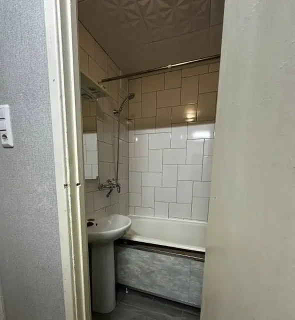 Сдается однокомнатная квартира на Молокова 27 - Дома в Красноярск