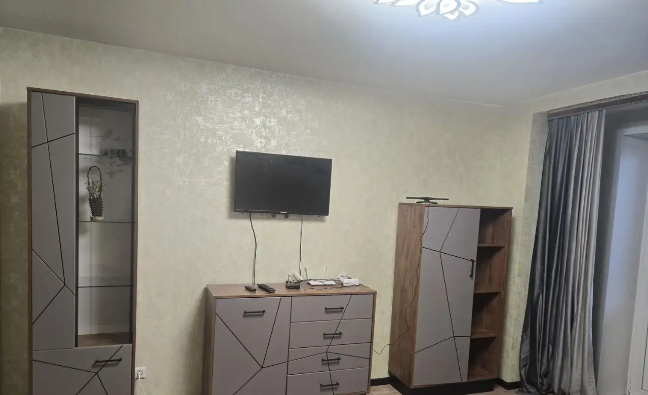 Сдается однокомнатная квартира 43м² на Калинина 185, Октябрьский район - Аренда квартир (Недвижимость) в Красноярск