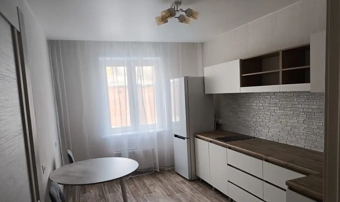 Сдается двухкомнатная квартира на Дубровинского 110Г - Аренда квартир (Недвижимость) в Красноярск