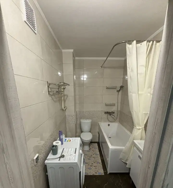 Сдается двухкомнатная квартира на Лесопарковой 43 - Аренда квартир (Недвижимость) в Красноярск