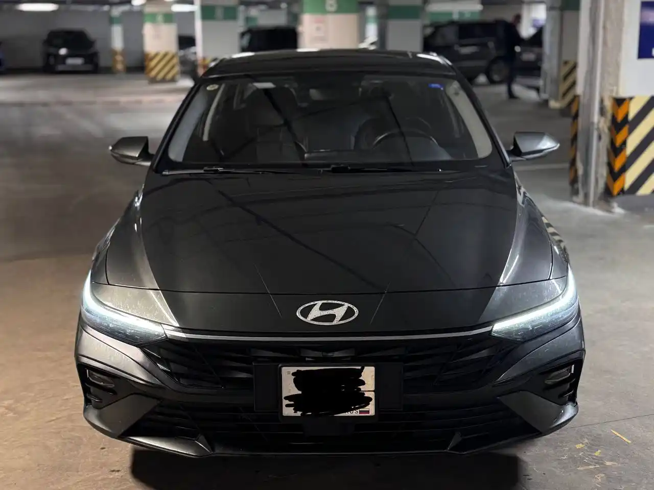 Hyundai Elantra 2023 год