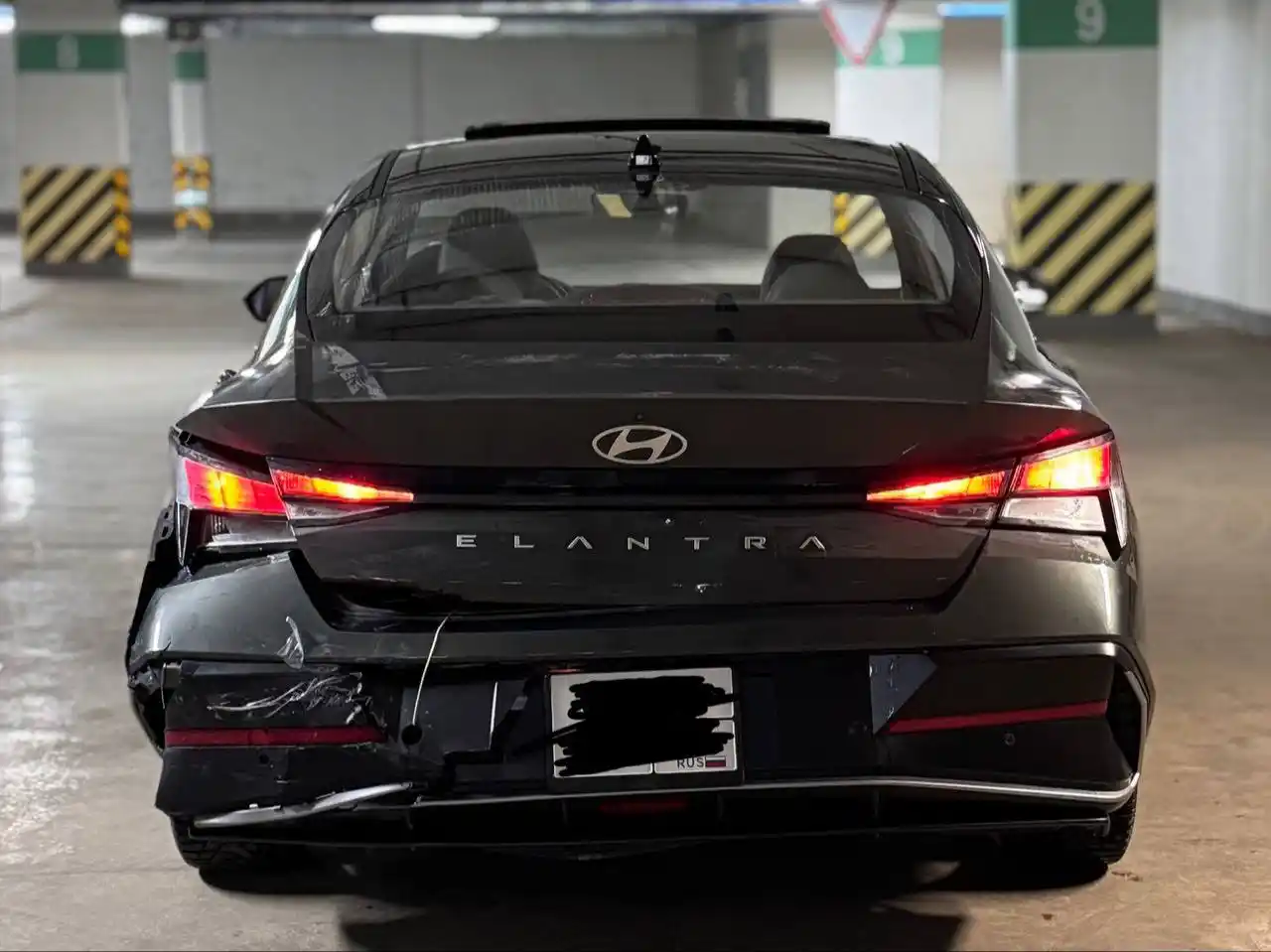 Hyundai Elantra 2023 год